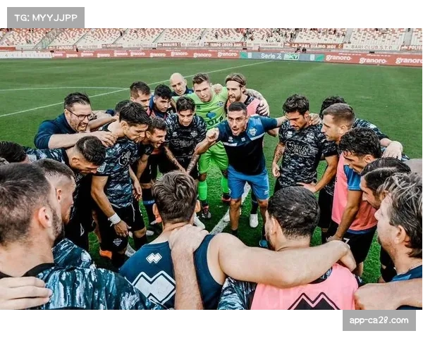 亚特兰大客场十人作战逼平科莫,攻防效率亟待提升